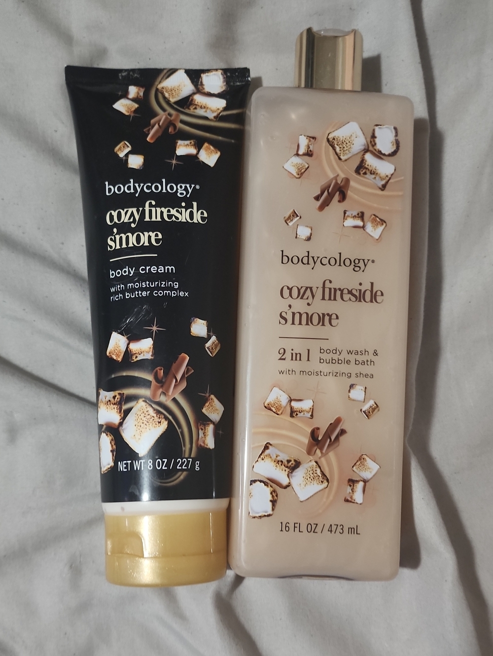 2 new bodycology Cozy Fireside S'more Bath & Body Set in Cream and Black